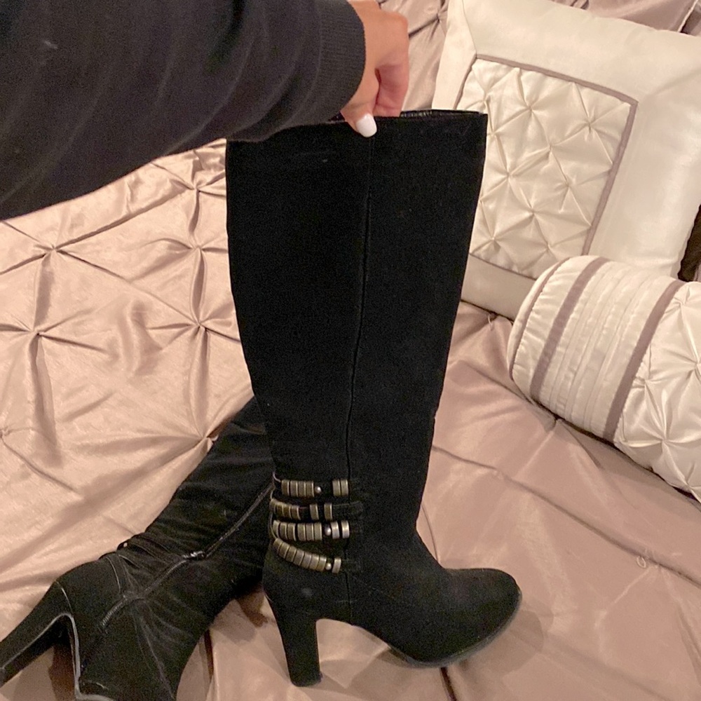 Size 6 velvet boots